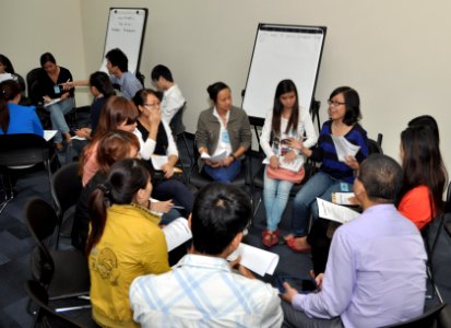 Students join the ‘USAID and Higher Education in Vietnam’ talk (8202381204) photo