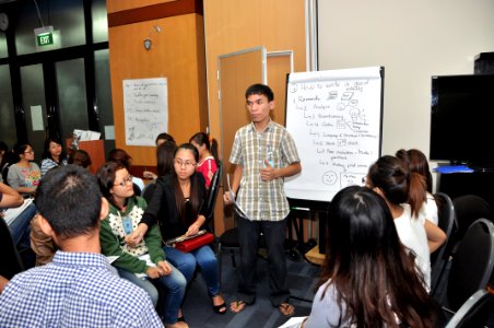 Students join the ‘USAID and Higher Education in Vietnam’ talk (8202368374) photo