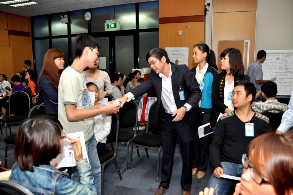 Students join the ‘USAID and Higher Education in Vietnam’ talk (8201275863)