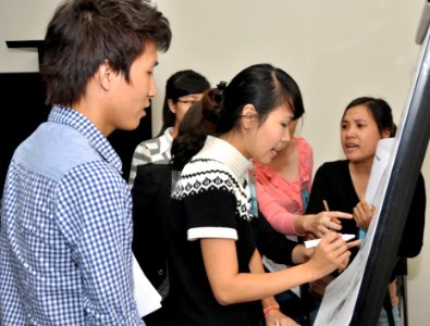 Students join the ‘USAID and Higher Education in Vietnam’ talk (8202372922) photo