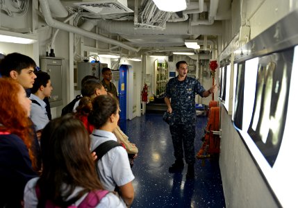 Students tour USS Bonhomme Richard during port visit 121030-N-KB563-085