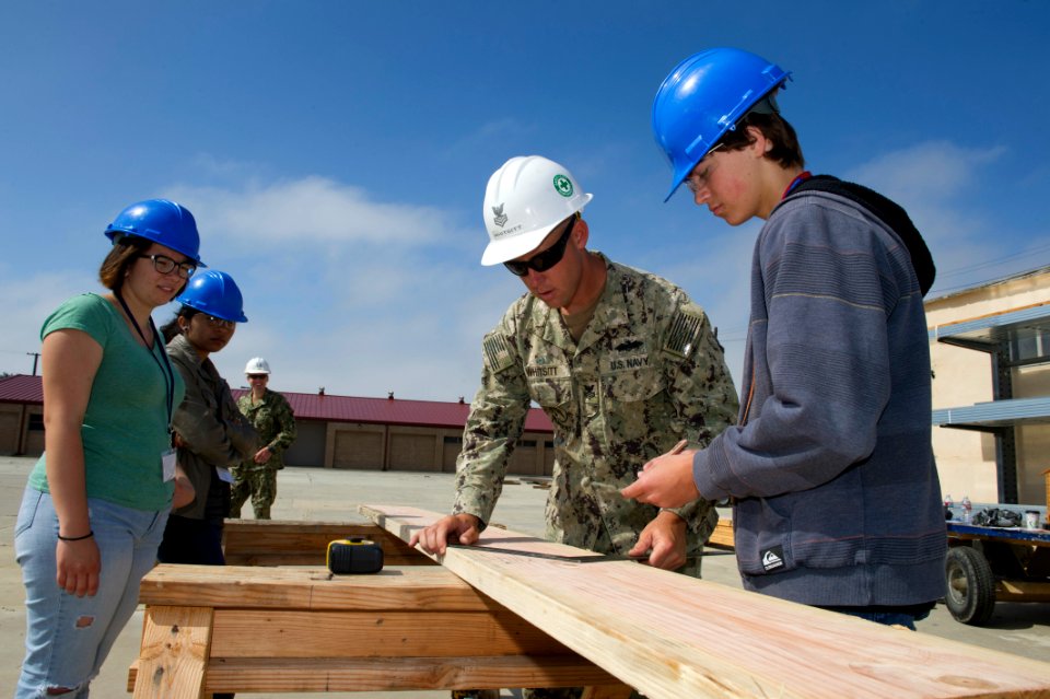 Students see how Seabees do STEM 150616-N-HA376-082