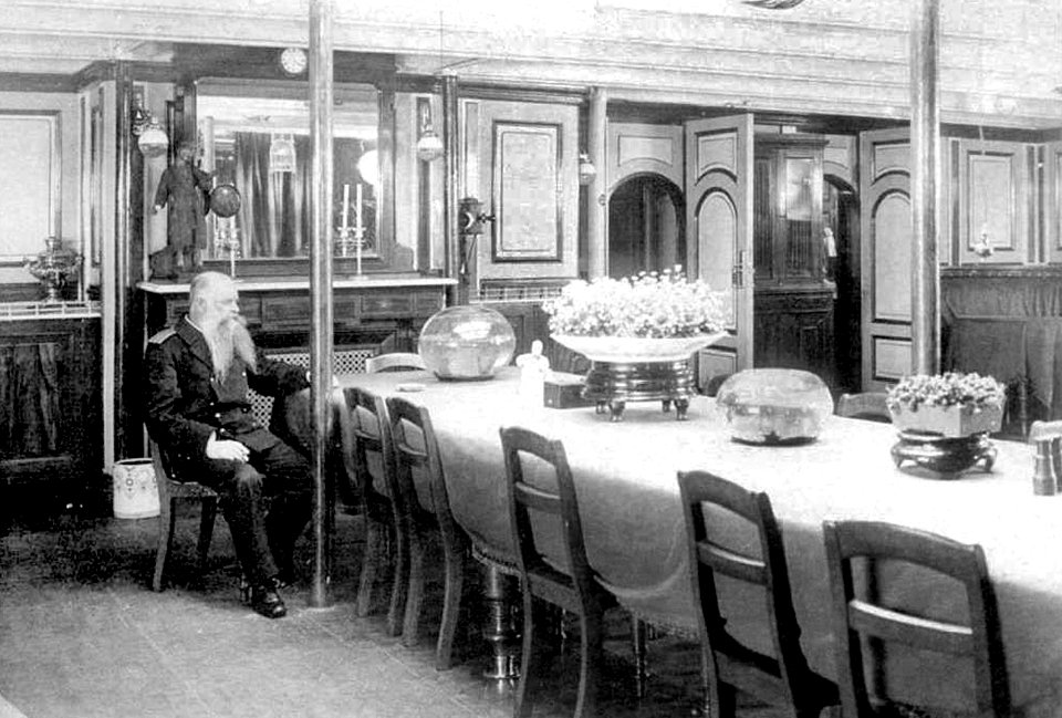 Командир Рюрика А.Н. Гаупт в Адмиральском салоне корабля, 1900 год