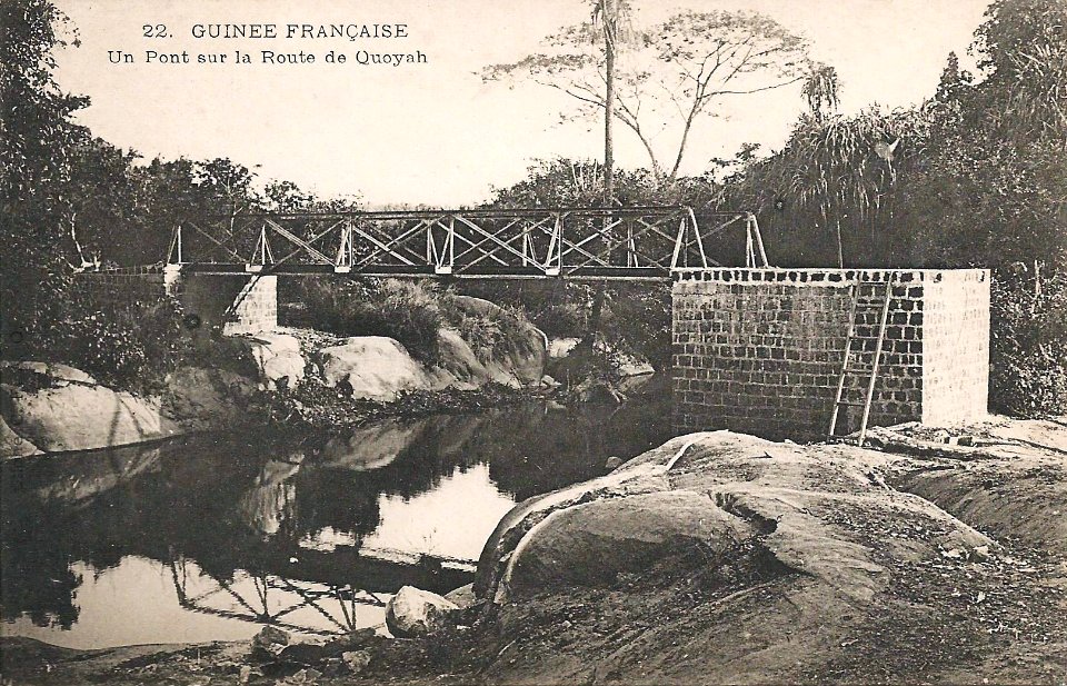 Un pont sur la route de Quoyah (Guinée)