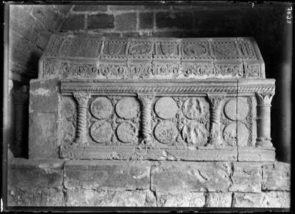 Un sepulcre al monestir de Santes Creus (AFCEC VINTRO D 2605)