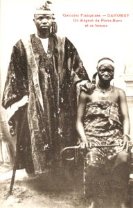 Un élégant de Porto-Novo et sa femme (Dahomey) photo