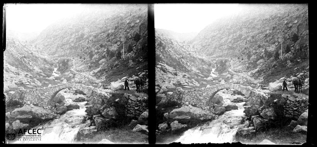 Un home i un cavall al costat del pont dels Tres Molins