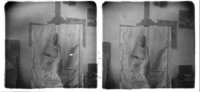 Una Mare de Déu a l ' interior del museu Oleguer Junyent