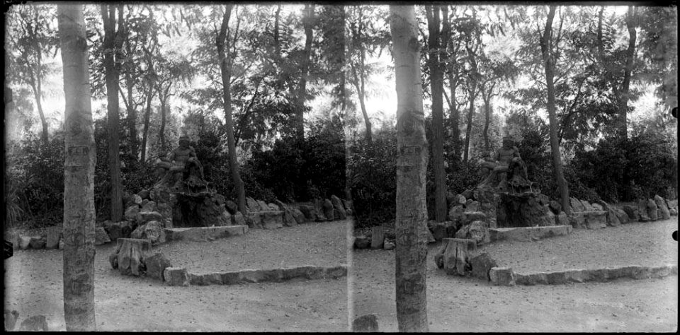 Una font amb una escultura al parc de la Ciutadella