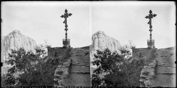 Una creu de terme al camí de la Santa Cova de Montserrat
