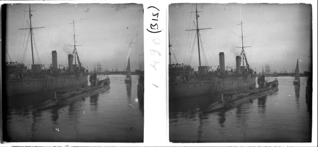 Una nova vista del submarí alemany U - 74 al port de Barcelona
