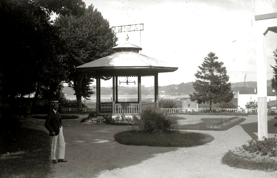 Un palacete en la bahía de Txingudi (2 de 3) - Fondo Car-Kutxa Fototeka