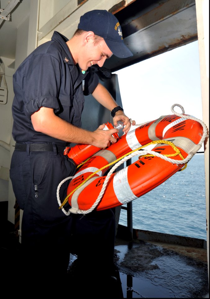 USS George H.W. Bush (CVN 77) 140520-N-CS564-033 (14048514758)