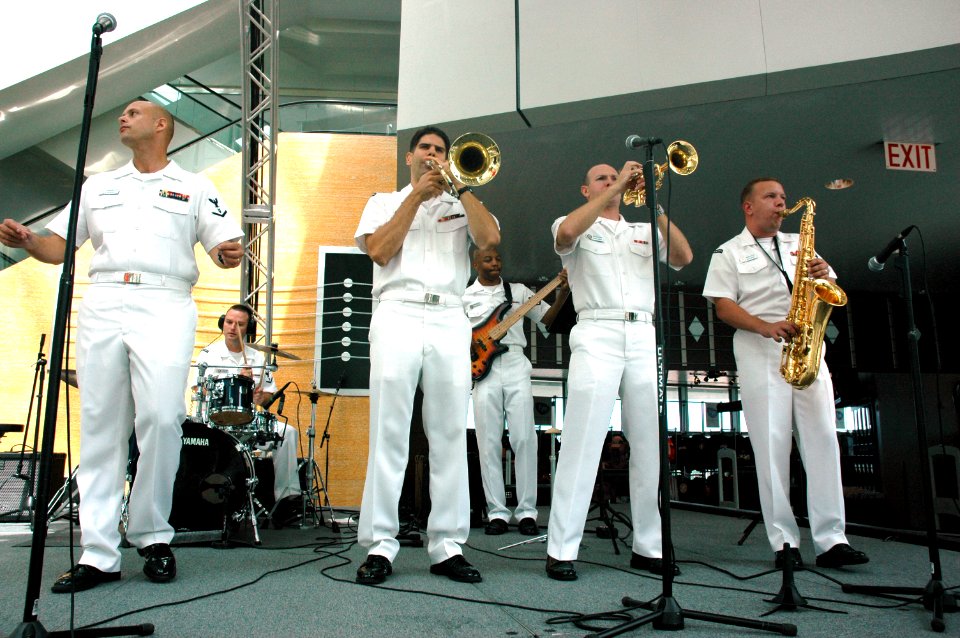 US Navy 060831-N-1805P-002 Navy Band Mid-South rock ensemble Freedom entertains visitors at the Rock and Roll Hall of Fame and Museum in Cleveland