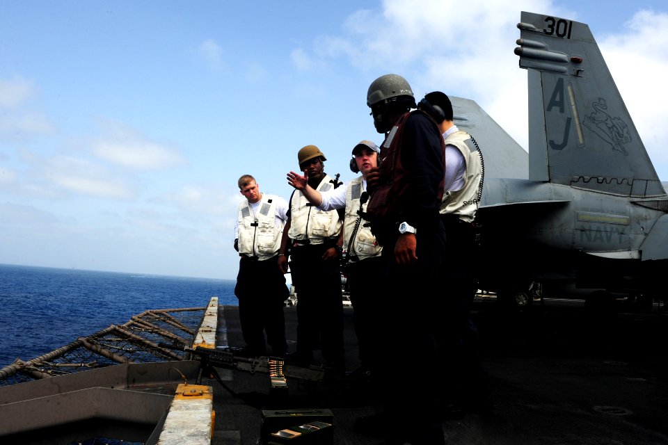 USS George H.W. Bush (CVN 77) 140612-N-CZ979-009 (14238427277)