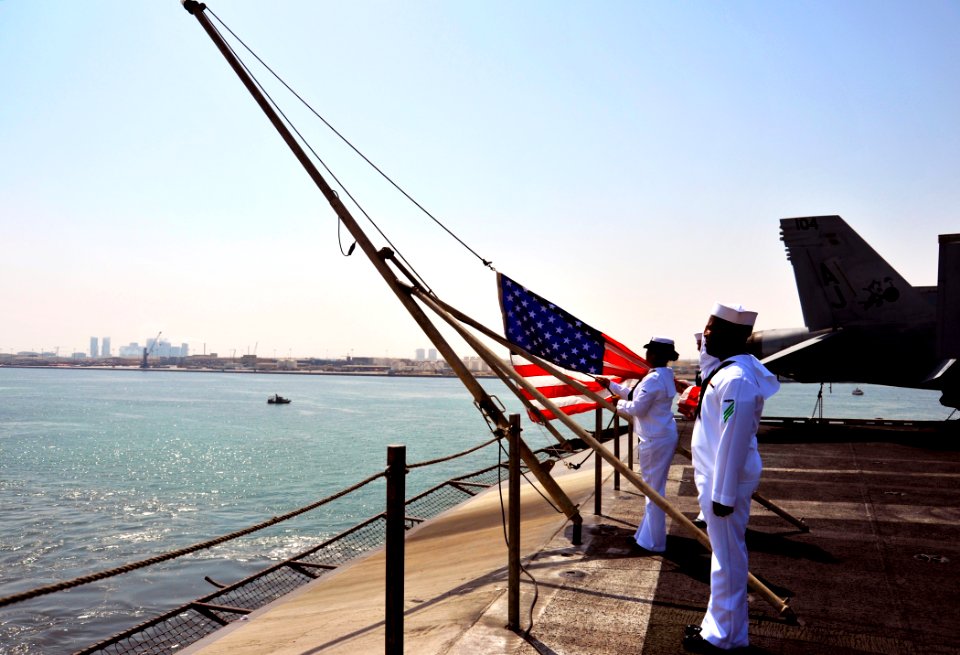 USS GEORGE H.W. BUSH (CVN 77) 140524-N-CS564-043 (14350256084)