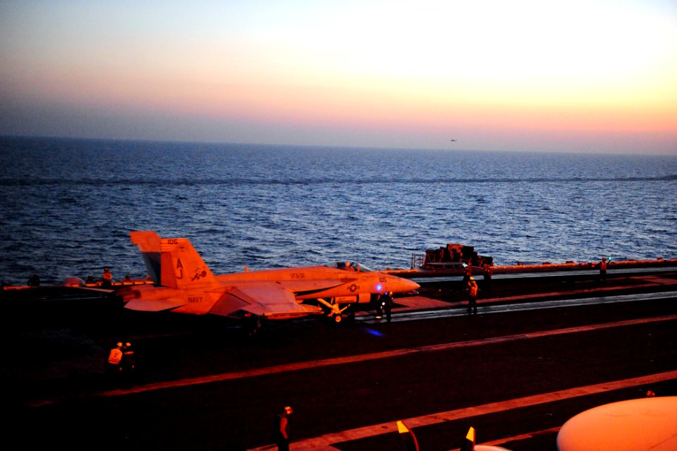 USS George H.W. Bush (CVN 77) 140615-N-CZ979-063 (14440314232)