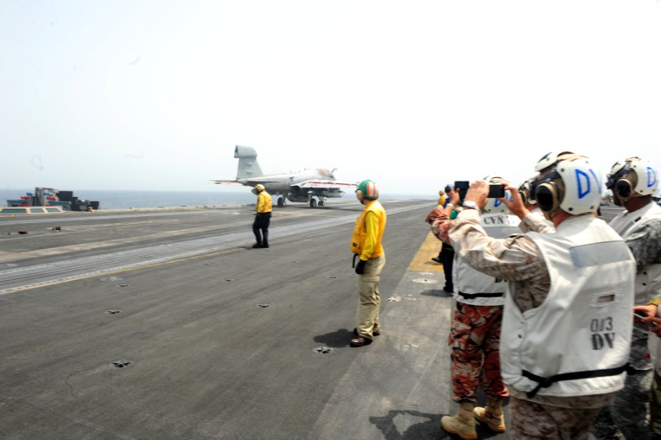USS George H.W. Bush (CVN 77) 140514-N-CZ979-077 (14463310368)