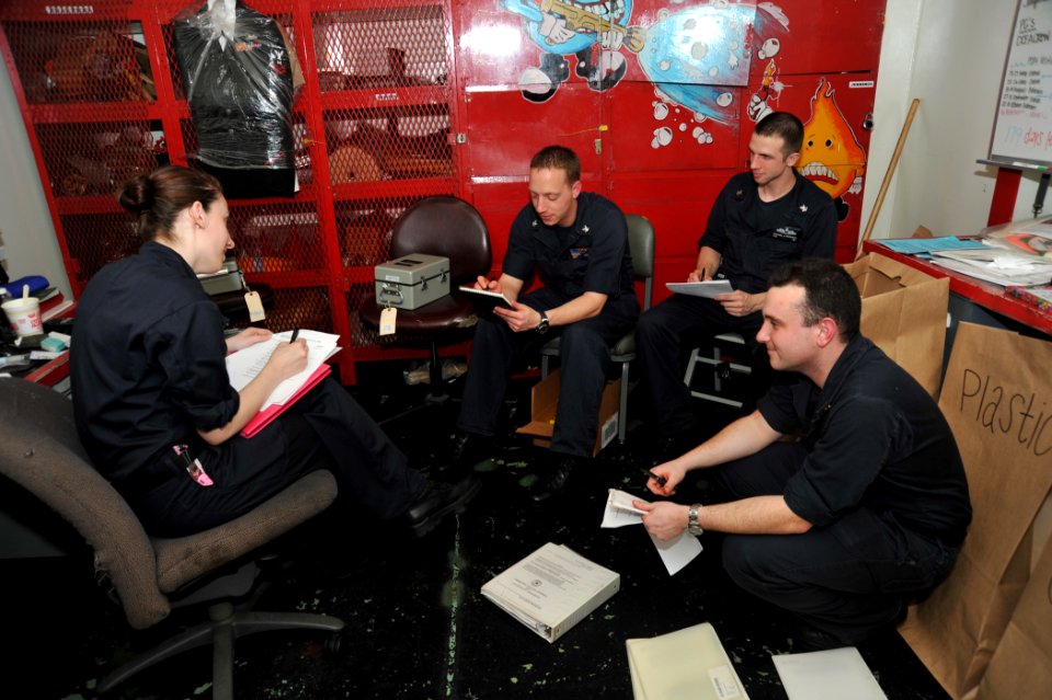 USS George H.W. Bush (CVN 77) 140520-N-CS564-129 (14048507849)