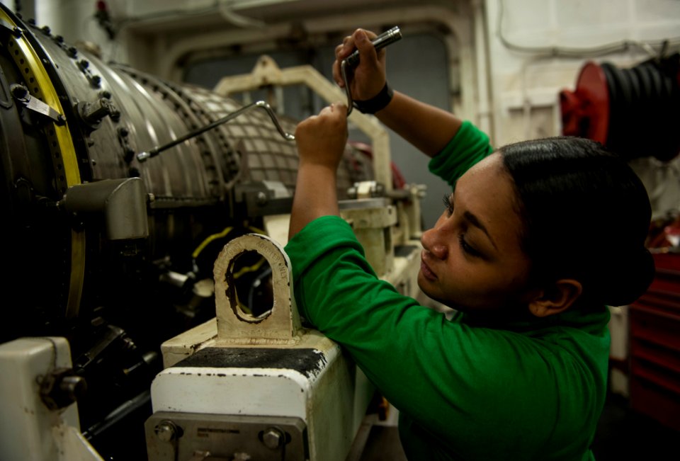 USS GEORGE H.W. BUSH (CVN 77) 140428-N-CS564-079 (14070374702)