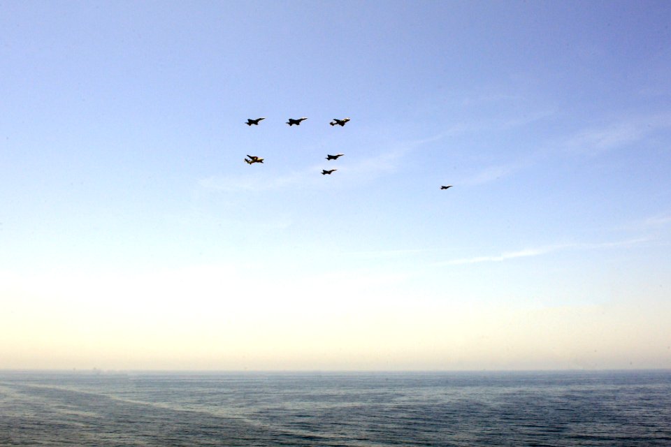 USS GEORGE H.W. BUSH (CVN 77) 140429-N-CZ979-122 (14070323231)