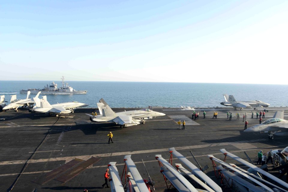 USS George H.W. Bush (CVN 77) 140409-N-HK946-092 (13845793403)