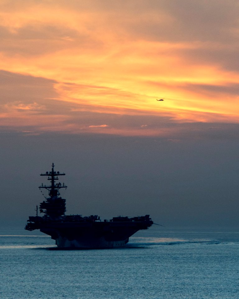 USS GEORGE H.W. BUSH (CVN 77) 140428-N-PJ969-038 (13886921139)