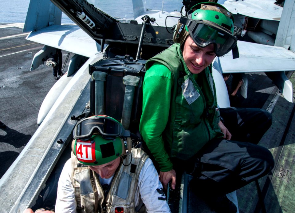 USS George H.W. Bush (CVN 77) 140416-N-SI489-509 (13909813044)