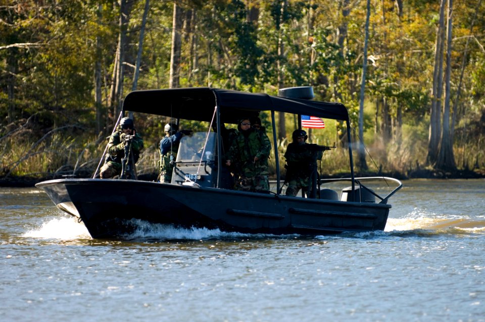 US Navy 061023-N-5319A-093 Sailors assigned to Naval Small Craft Instruction and Technical Training School (NAVSCIATTS) train personnel from the Iraqi Riverine Police Force on special boat maneuvers and weapon handling
