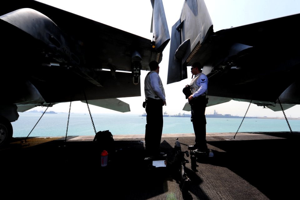 USS GEORGE H.W. BUSH (CVN 77) 140427-N-CZ979-123 (14045144142)