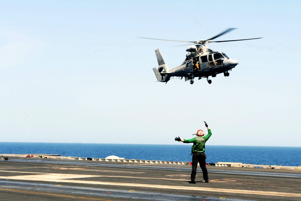 USS George H.W. Bush (CVN 77) 140410-N-CZ979-001 (13845788143)