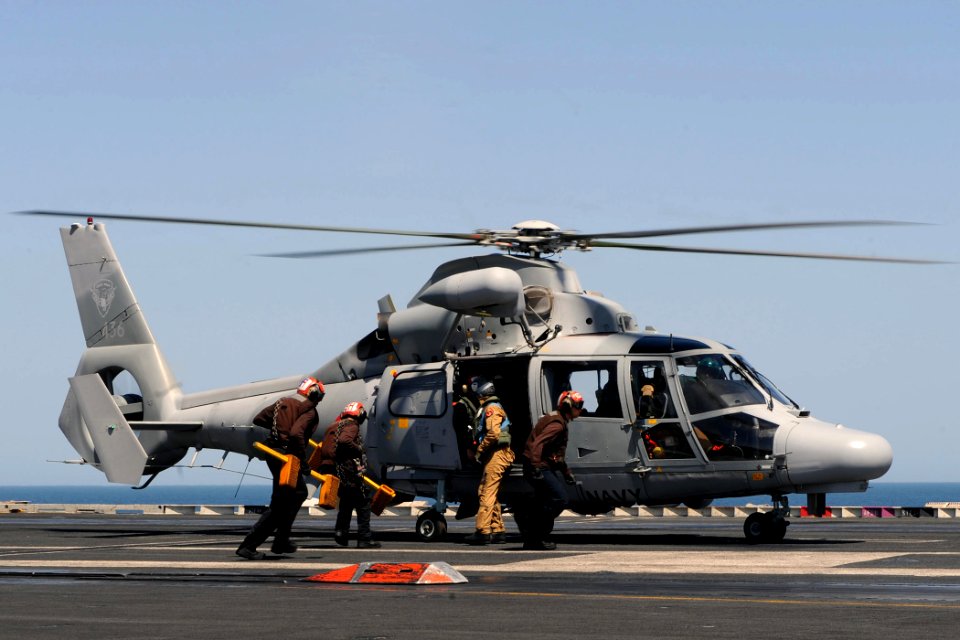 USS George H.W. Bush (CVN 77) 140410-N-CZ979-007 (13846131384)