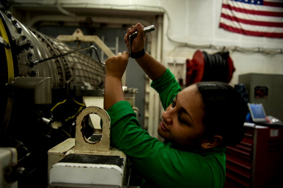 USS GEORGE H.W. BUSH (CVN 77) 140428-N-CS564-080 (14093585583)