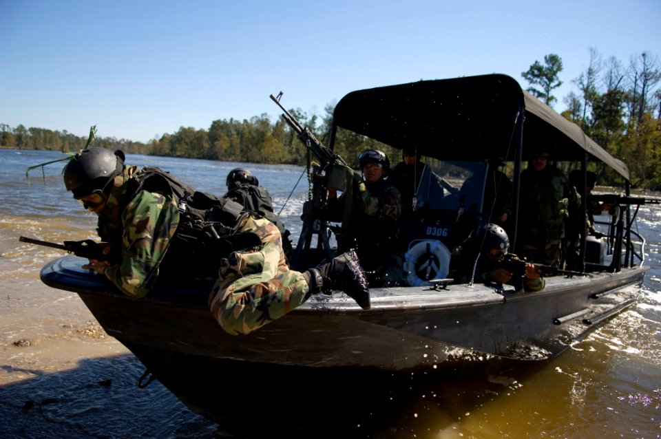 US Navy 061023-N-5319A-051 Sailors assigned to Naval Small Craft Instruction and Technical Training School (NAVSCIATTS) train personnel from the Iraqi Riverine Police Force on special boat maneuvers and weapon handling