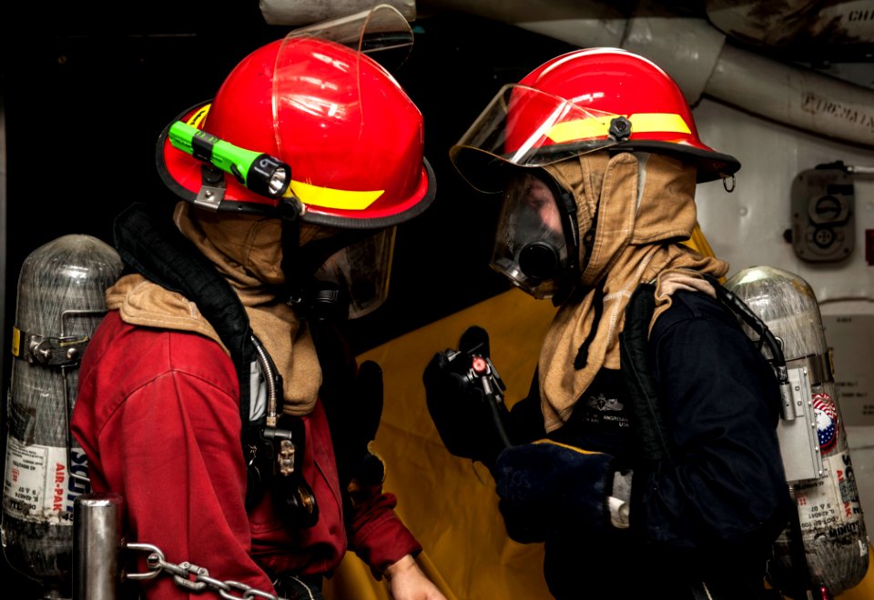 USS George H.W. Bush (CVN 77) 140419-N-CS564-034 (13946987702)