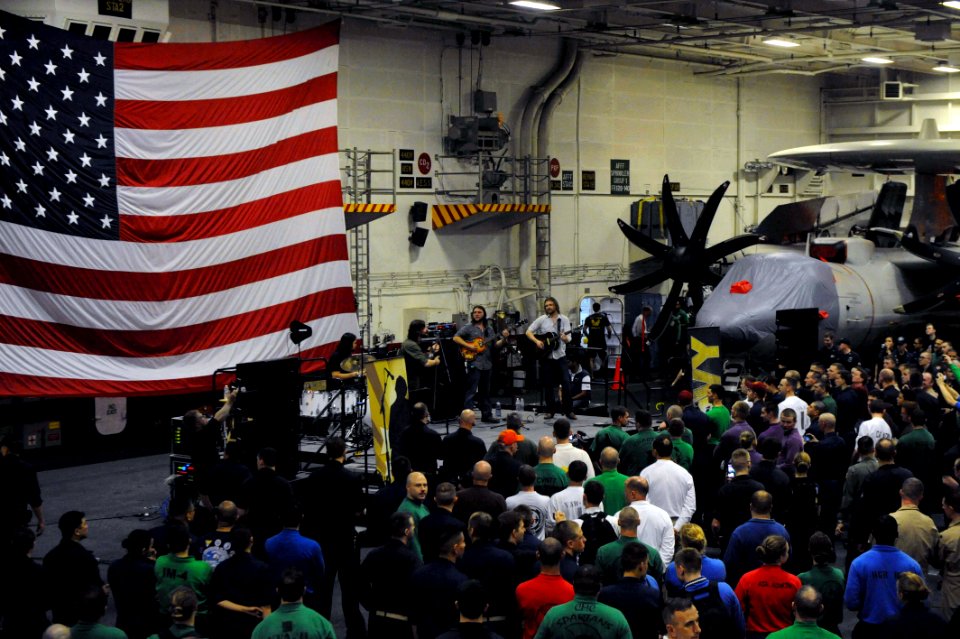 USS GEORGE H.W. BUSH (CVN 77) 140405-N-CZ979-827 (13691935764)