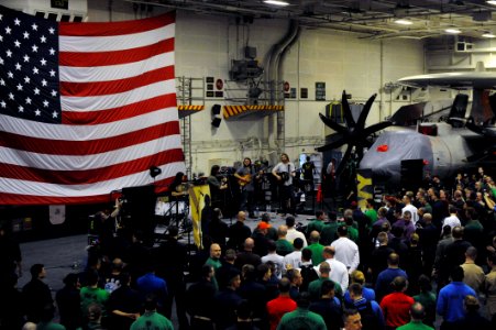 USS GEORGE H.W. BUSH (CVN 77) 140405-N-CZ979-827 (13691935764)