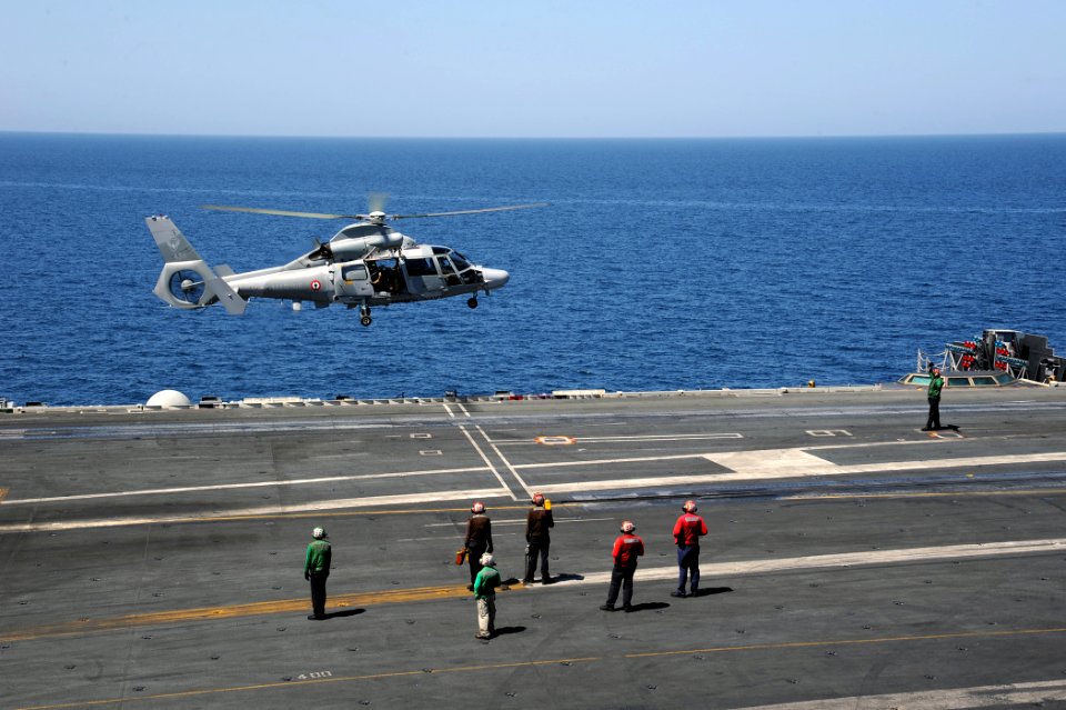 USS George H.W. Bush (CVN 77) 140408-N-SI489-115 (13846165084)