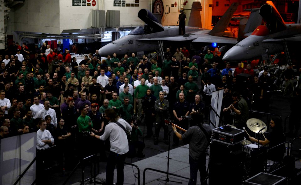 USS GEORGE H.W. BUSH (CVN 77) 140405-N-XI307-038 (13666656264)