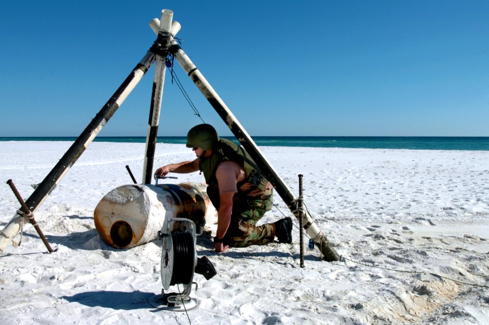 US Navy 061031-N-9769P-408 An explosive ordnance disposal (EOD) student prepares to render a mine safe during a training evolution