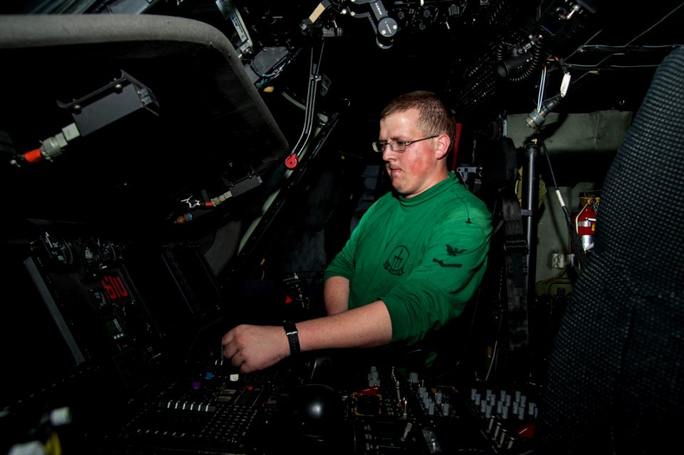 USS GEORGE H.W. BUSH (CVN 77) 140223-N-SI489-006 (13598429673)