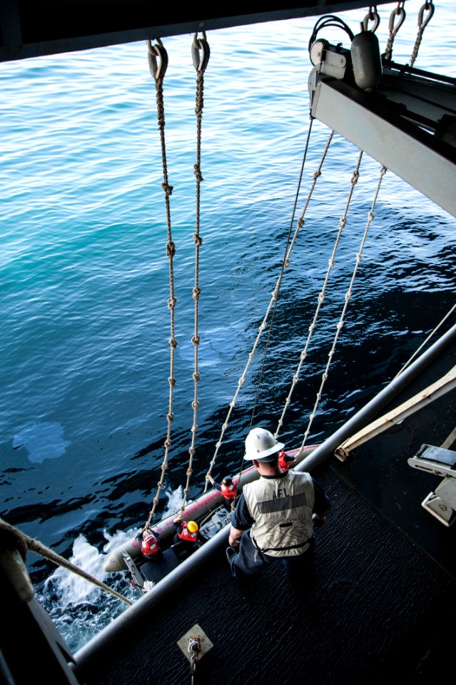 USS GEORGE H.W. BUSH (CVN 77) 140223-N-SI489-006 (13558799855)