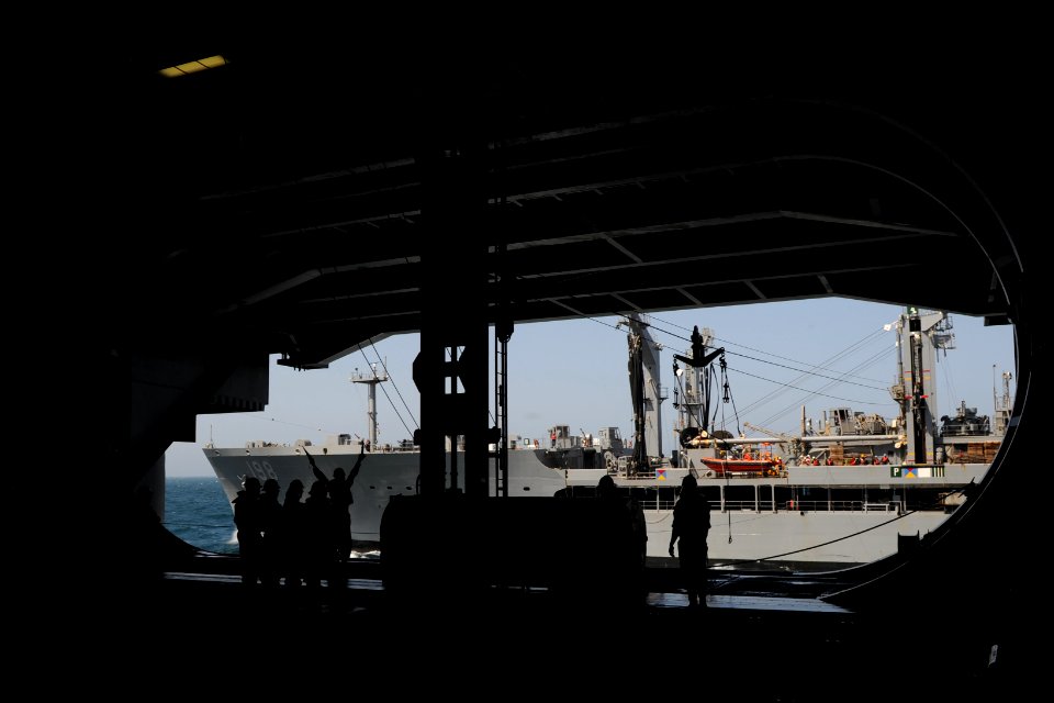 USS GEORGE H.W. BUSH (CVN 77) 140401-N-CZ979-220 (13580784454)