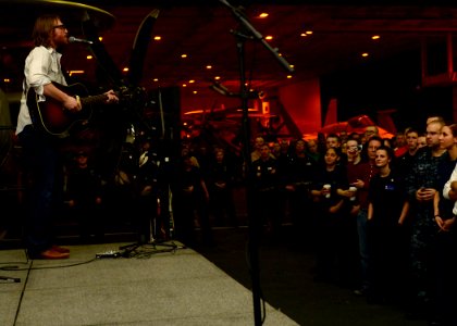 USS GEORGE H.W. BUSH (CVN 77) 140405-N-VH054-030 (13666694474)