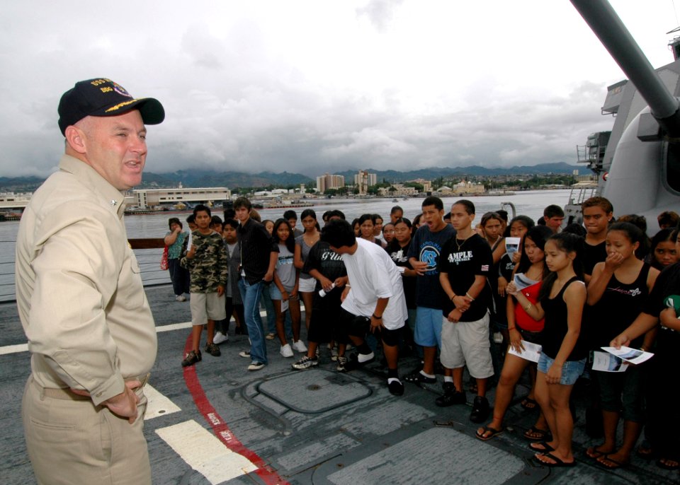 US Navy 061101-N-0879R-003 From the bow of the Pearl Harbor-based guided-missile destroyer USS Hopper (DDG 70), students from Aiea High School learn about the ship and the Navy's mission
