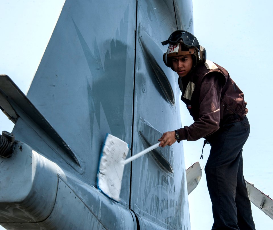 USS GEORGE H.W. BUSH (CVN 77) 140223-N-SI489-006 (13400186125)