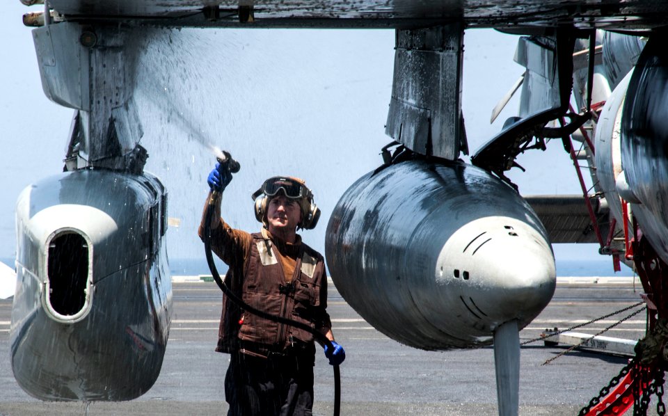USS GEORGE H.W. BUSH (CVN 77) 140223-N-SI489-006 (13400557724)