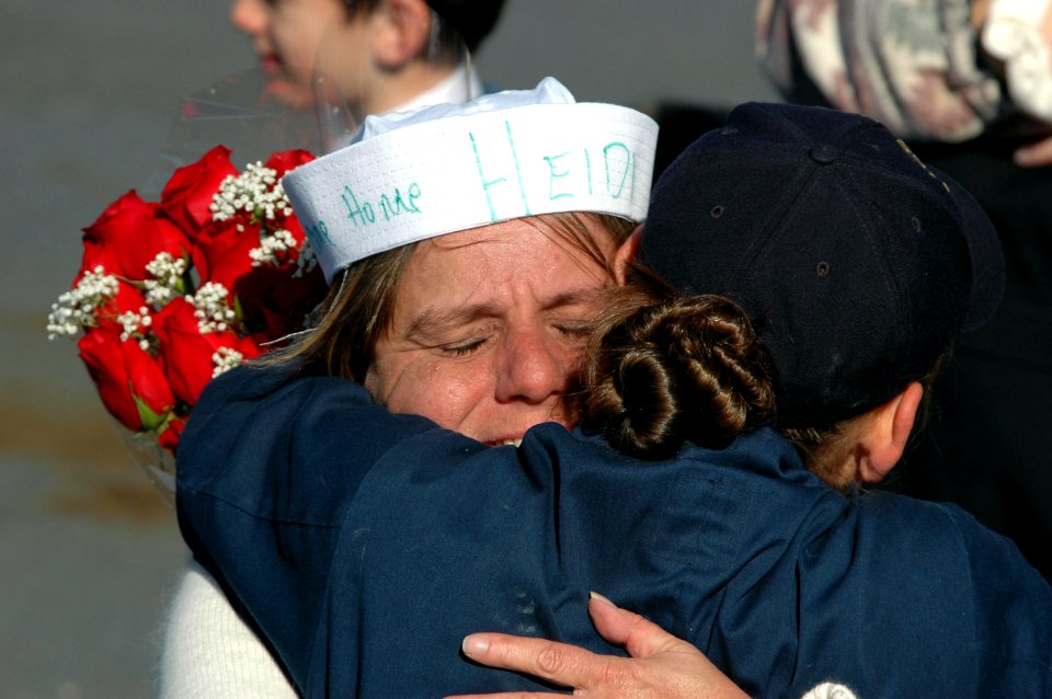 US Navy 061106-N-4515N-216 Engineman 2nd Class Heidi Friedman embraces her mother at the homecoming ceremony for the guided-missile destroyer USS Ross (DDG 71)