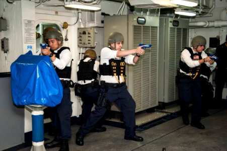 USS GEORGE H.W. BUSH (CVN 77) 140223-N-SI489-006 (13559263474)