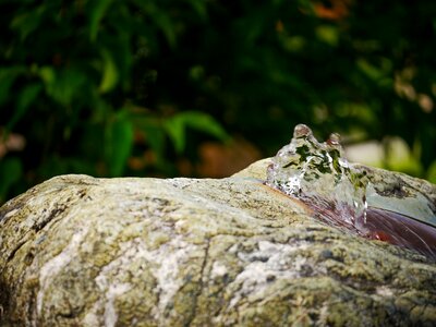 Fountain flow liquid